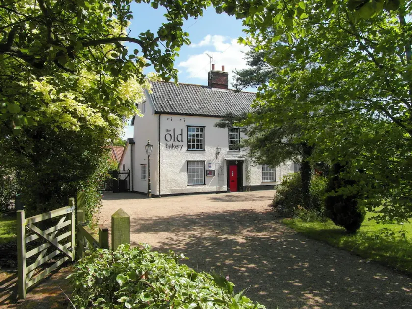 4 bedroom accommodation in Pulham Market, near Diss - Image 1