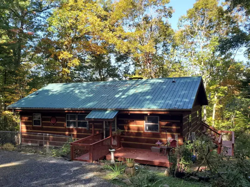 Near West Jefferson, Boone + Blue Ridge Parkway! Mountain get away w/ fireplace. - Image 1