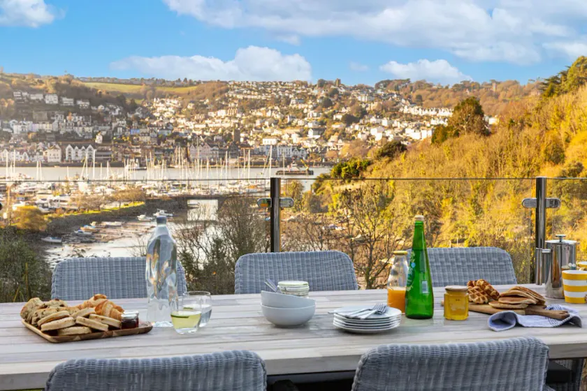 Homefield, Luxury 5-Bed Villa in Kingswear, Devon - Image 1