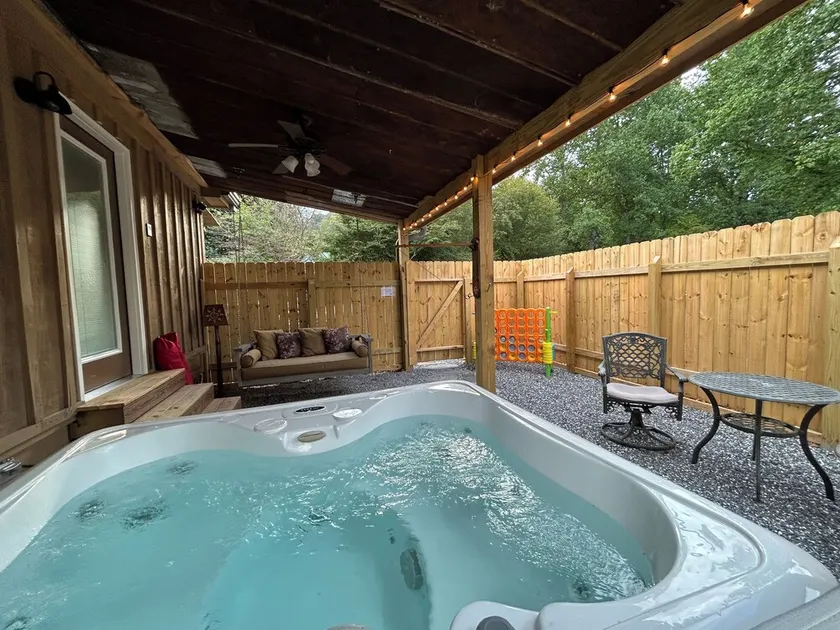 Blissful Nook Tiny Home, Cozy Retreat, Hot Tub, Close to Town, Deep Creek, & Entrance to National Park - Image 1