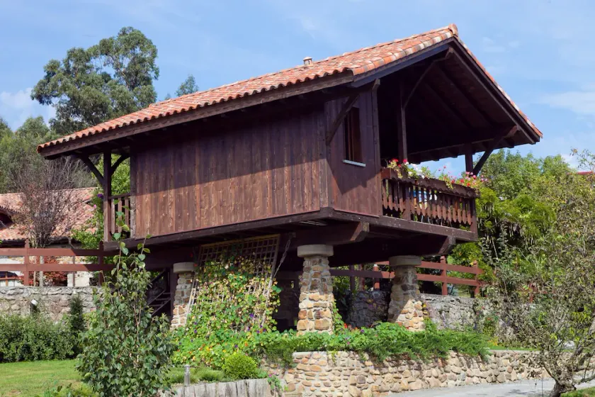 Kleines Ferienhaus mit Pool in der Nähe des Meeres - Image 1