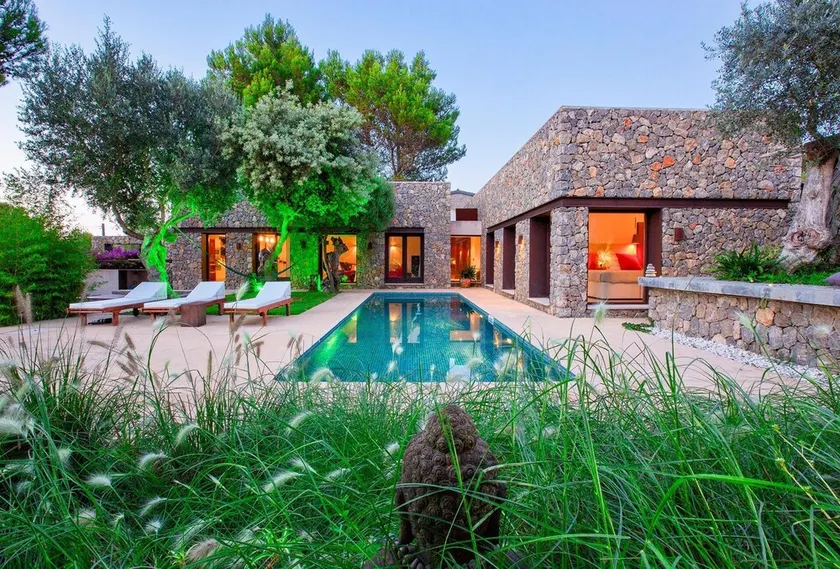 Fantastisk villa med modern design på berget på unikt läge, terrasser och pool - Image 1