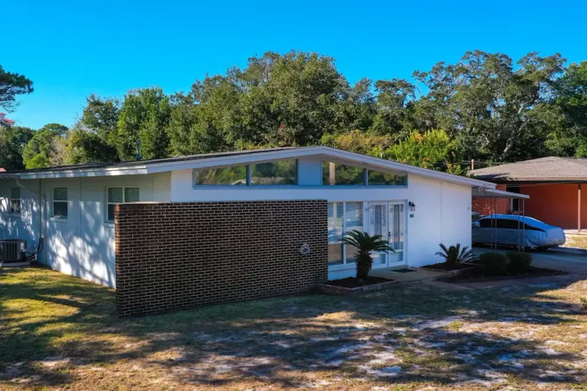 Snowbird friendly-Renovated Fort Walton Beach Home | Desk | 2 Dogs Ok | Fenced |Beaches & Bases - Image 1