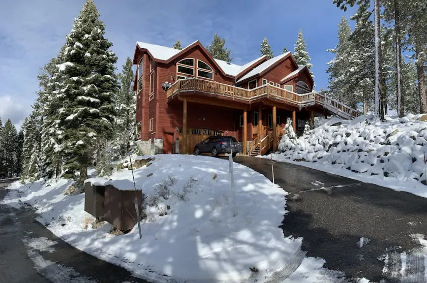 Luxury Custom Home w/ Views, Game Room, Jacuzzi, Close to Hiking/Biking Trails - Image 1