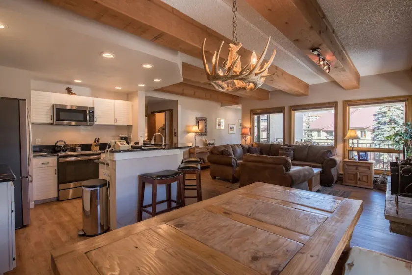 Rustic-Contemporary 3Br With Great Views Condo - Image 1