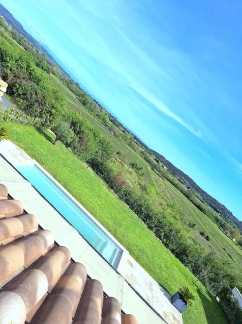 House with panoramic view - Image 1