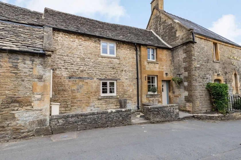 Pet friendly Cotswold holiday accommodation with two bedrooms - The Cotswold Guy Apartment - Image 1