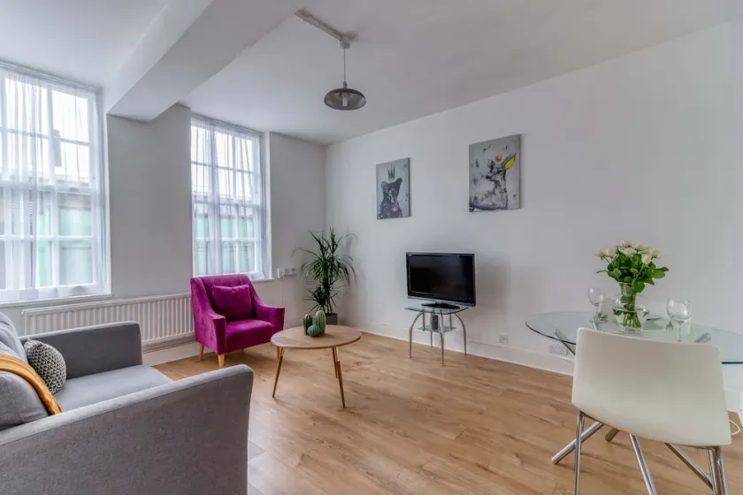 Stylish Scandi 1 Bed Flat in Camberwell (3 mins to transport)  - Image 1