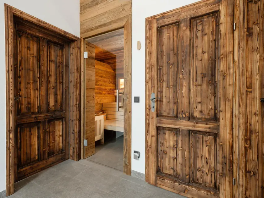 Freestanding chalets with sauna on the slopes - Image 1