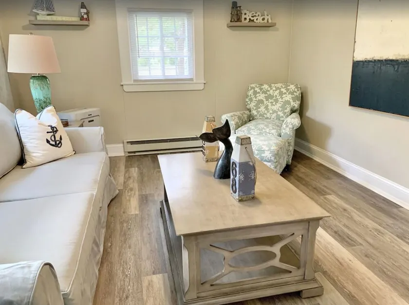 Awesome location downtown. Walk to the beach, marginal way - Image 1