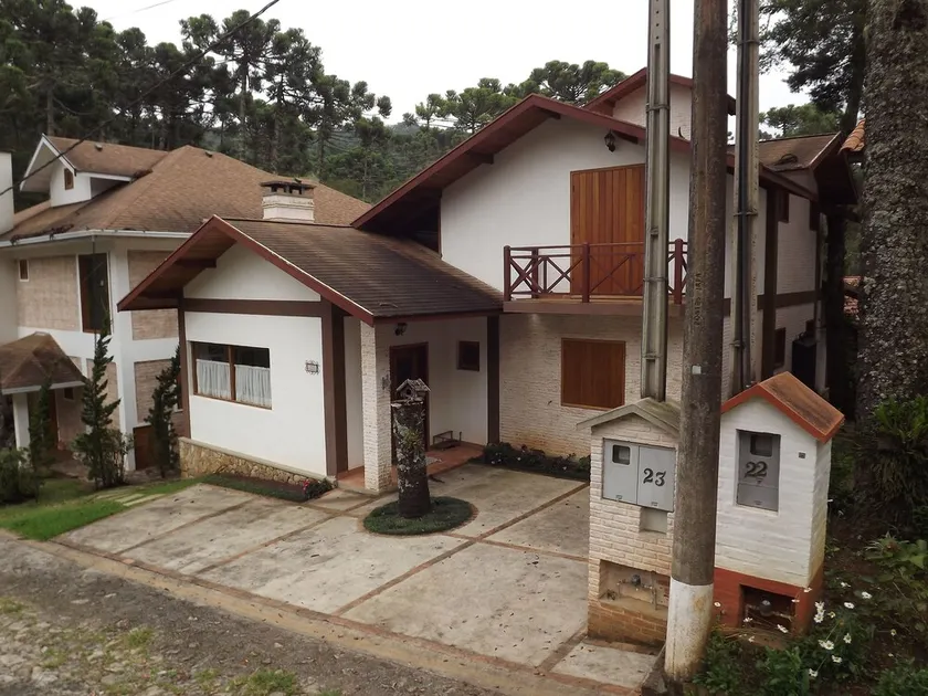 Wonderful house in a gated community with 4 suites. - Image 1