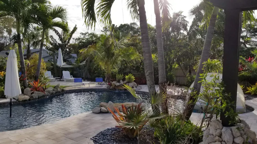 ⭐ Wunderschönes privates Hinterhof-Resort mit beheiztem Pool / Spa in der Innenstadt und an den Stränden - Image 1
