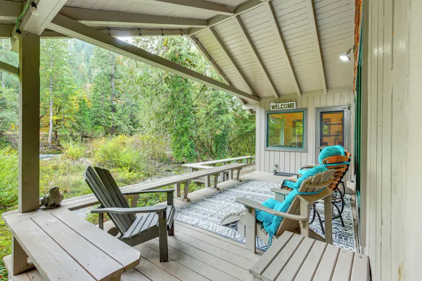 Quiet and Romantic Riverfront McKenzie Bridge Cabin - Image 1