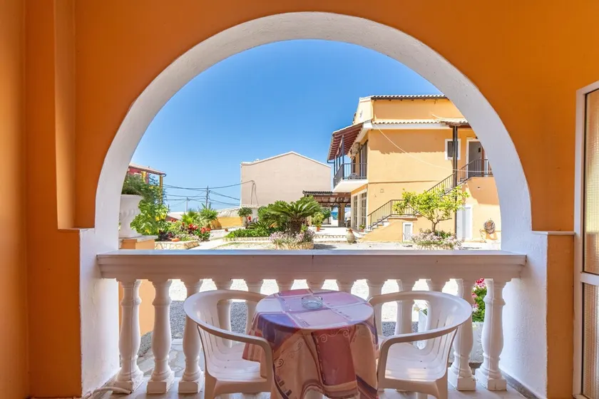 Monolocale 'Mires House Side Ground Floor 4' con piscina condivisa, Wi-Fi e aria condizionata - Image 1