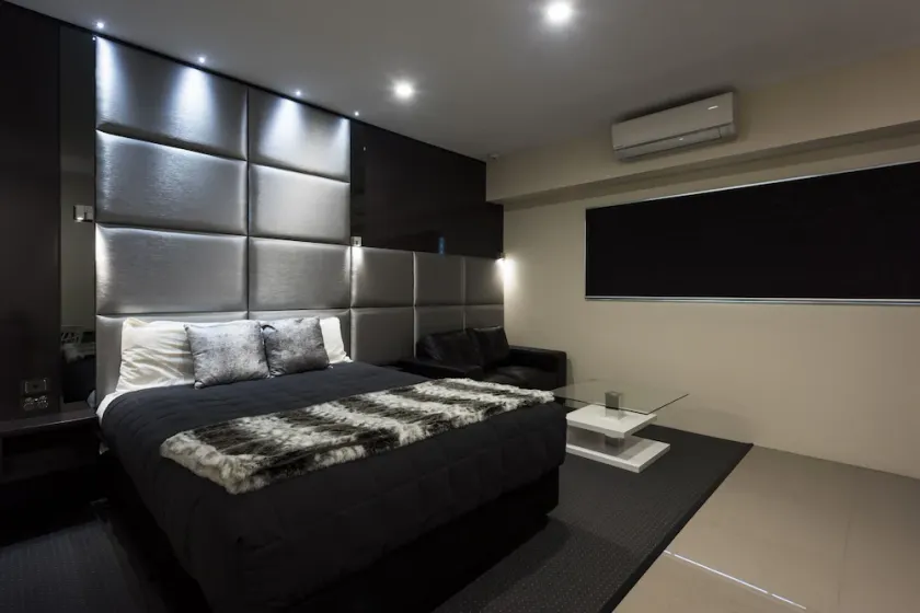 Abbey Motor Inn - Image 1