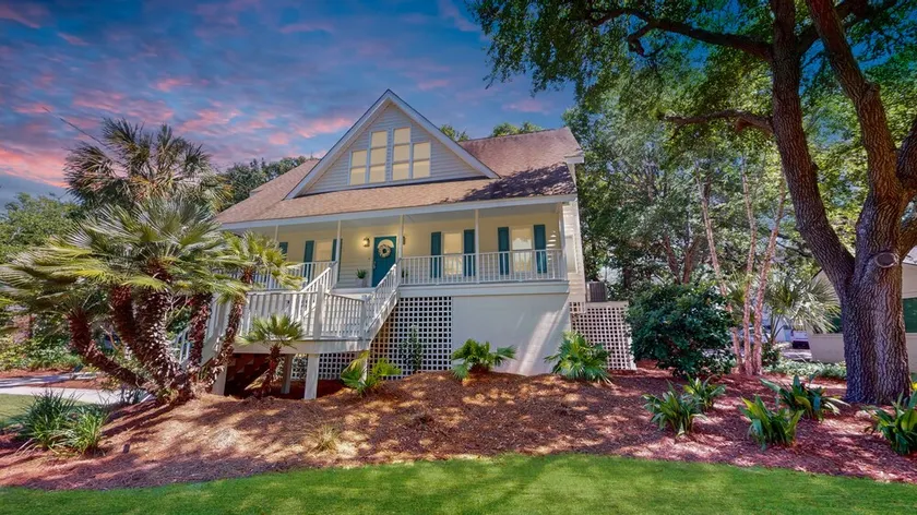 Hartnett Blvd 3502: 3  BR, 2  BA House in Isle of Palms, Sleeps 8 - Image 1