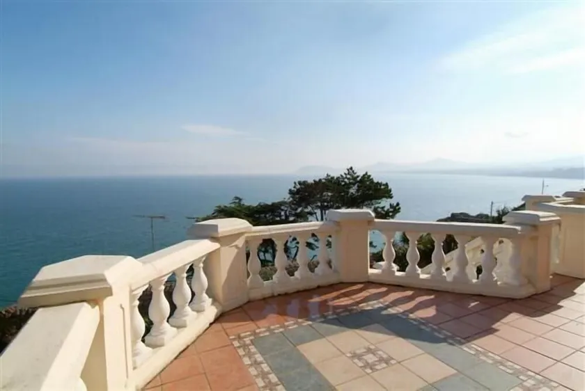 Spectacular Mediterranean Villa on the Irish Sea - Image 1
