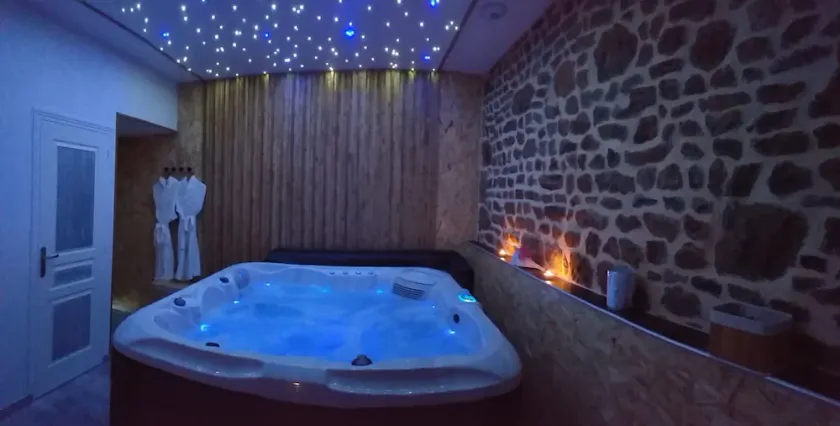Le Ptit Spa de L'Abbaye Suite love et Spa privé - Image 1