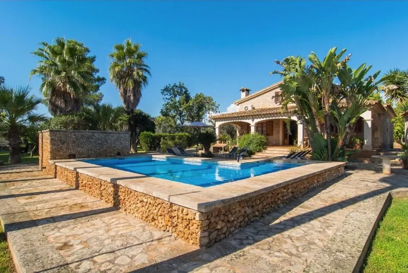 Vacation Home \"Tirasset\" with Private Pool, 2 Terraces & Wi-Fi - Image 1