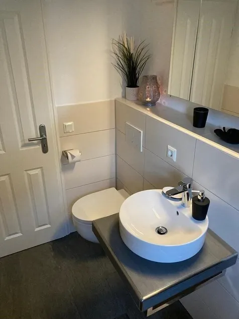 Bright vacation apartment (50 sqm) with newly renovated south-facing balcony for up to 4 people - Image 1