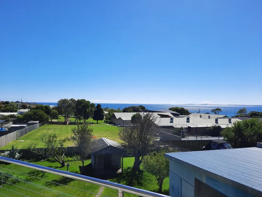 Magic home, magic views. Minutes walk to beaches, swimming, shops, restaurants - Image 1
