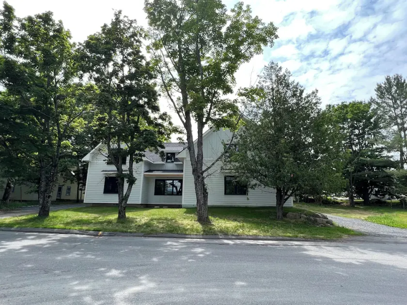 Intown/Family Friendly/Walk to Shops/Snowmobile from House/Ample Parking, - Image 1