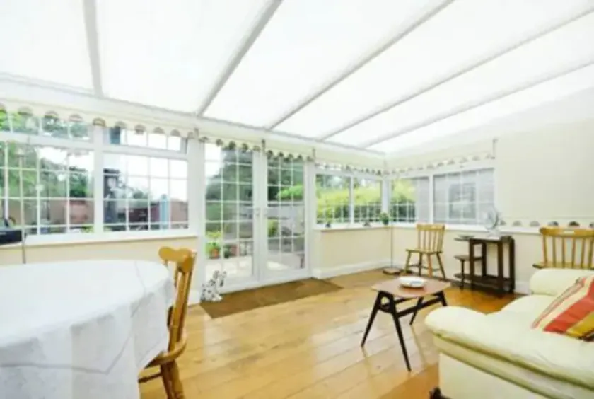 Quite Garden Flat with parking - Image 1
