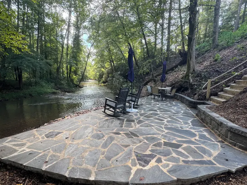 Pristine Riverfront Retreat in Wine Country with fire pit & large outdoor space - Image 1