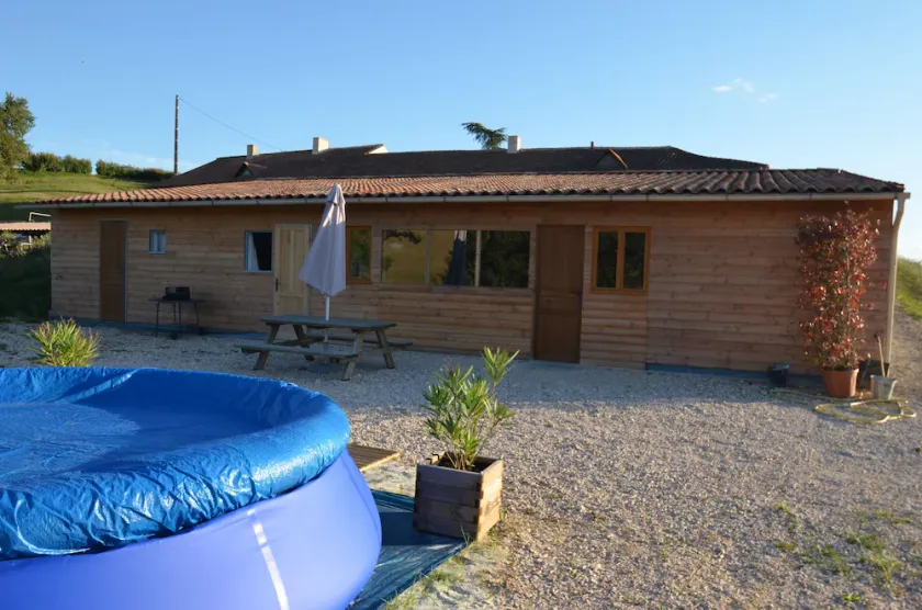 Einfamilienhaus 16.8 statt, Ruhe und Natur, Schwimmbad und Park, Haustiere - Image 1