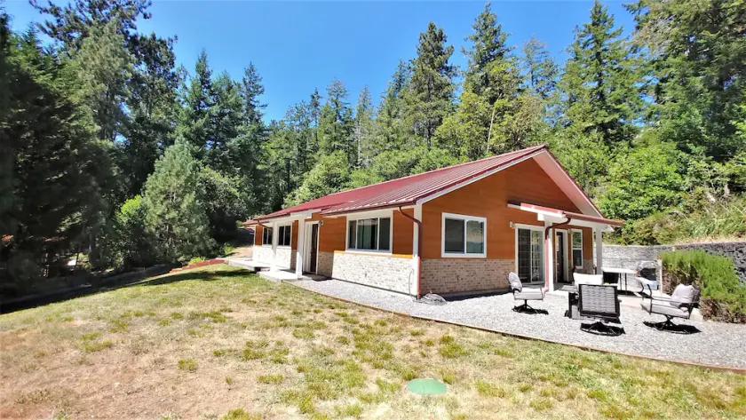 4 bedroom Vacation Rental in the Redwood Forest! - Image 1