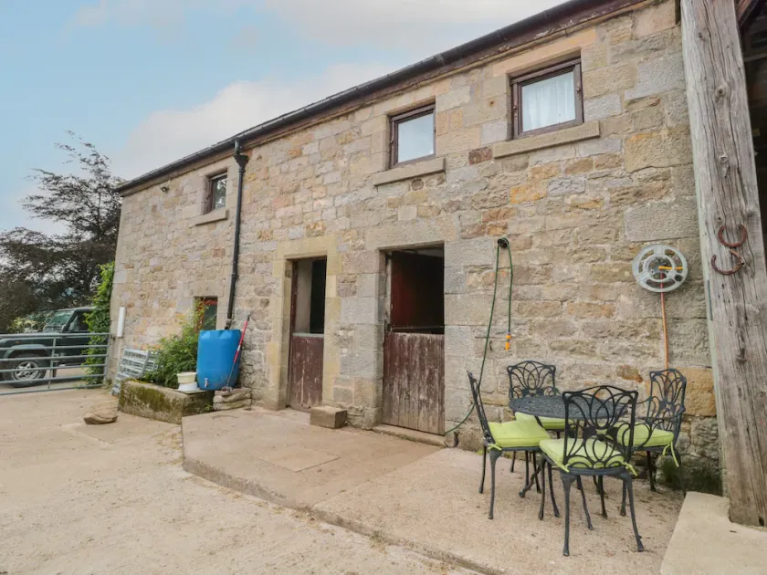THE GRANARY, pet friendly, character holiday cottage in Rothbury - Image 1