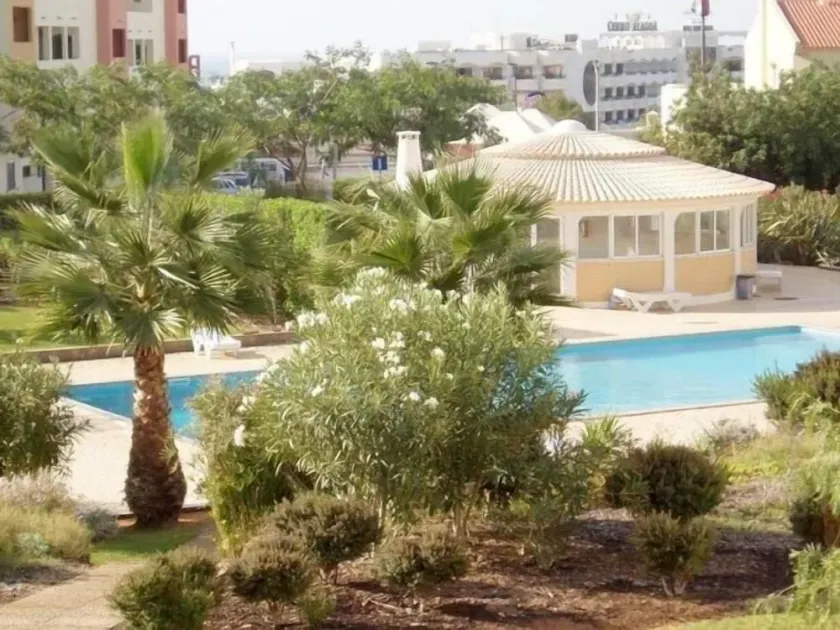 Appartamento al primo piano con vista sul giardino - Image 1