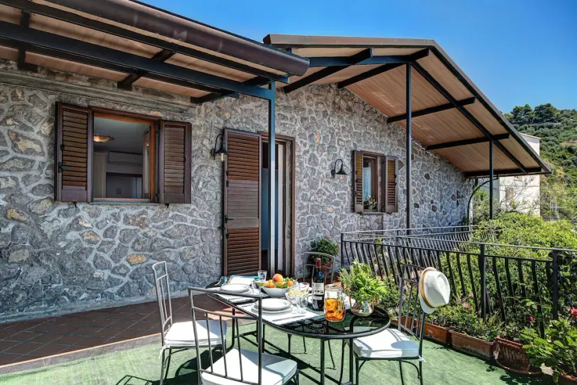 Guest House em Massa Lubrense com 2 quartos e capacidade para 4 pessoas - Image 1