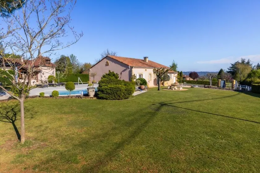 Terrace, villa with pool overlooking the hills and private pool - Image 1