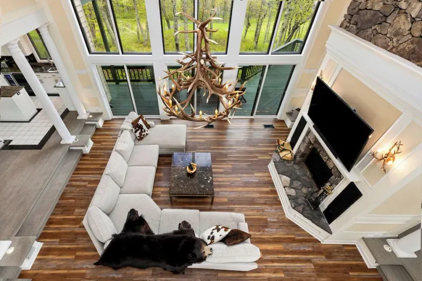 The newest and largest edition to the Wintergreen Retreat portfolio! - Image 1