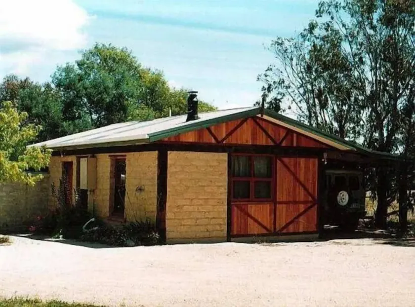 \"WOOLLY BUTT\" BUNGALOW - Image 1