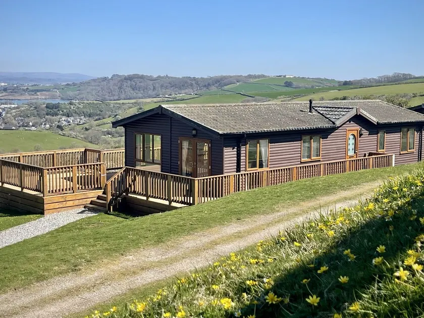 Lowena Lodge - Image 1