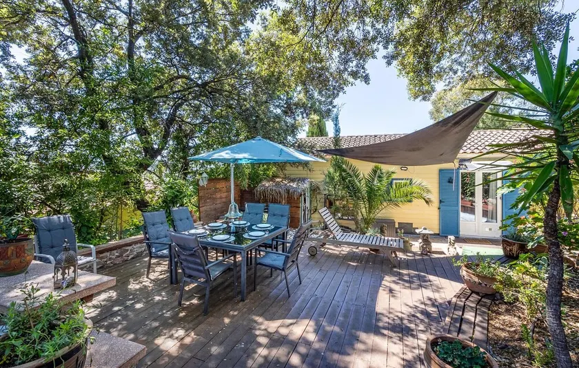 Lovely home in La Crau with swimming pool - Image 1