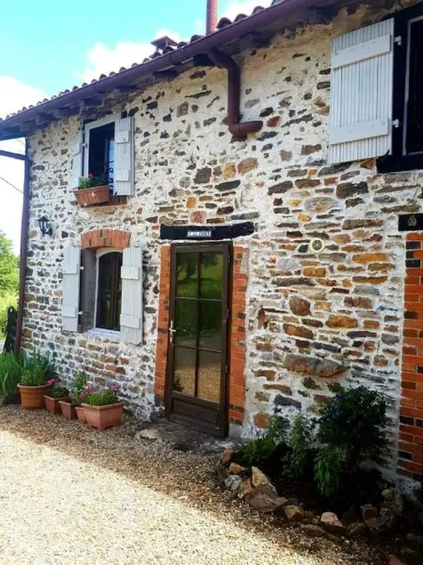 Holiday Cottage with Scandinavian Hot Tub located in Bussiere Poitevine - Image 1