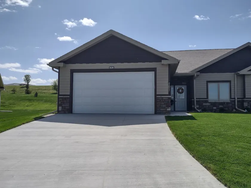 Centrally located between Omaha and Lincoln in a quiet community. - Image 1