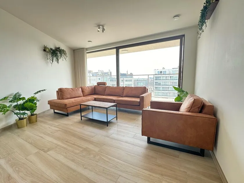 Spacious City Retreat with Balcony - Image 1