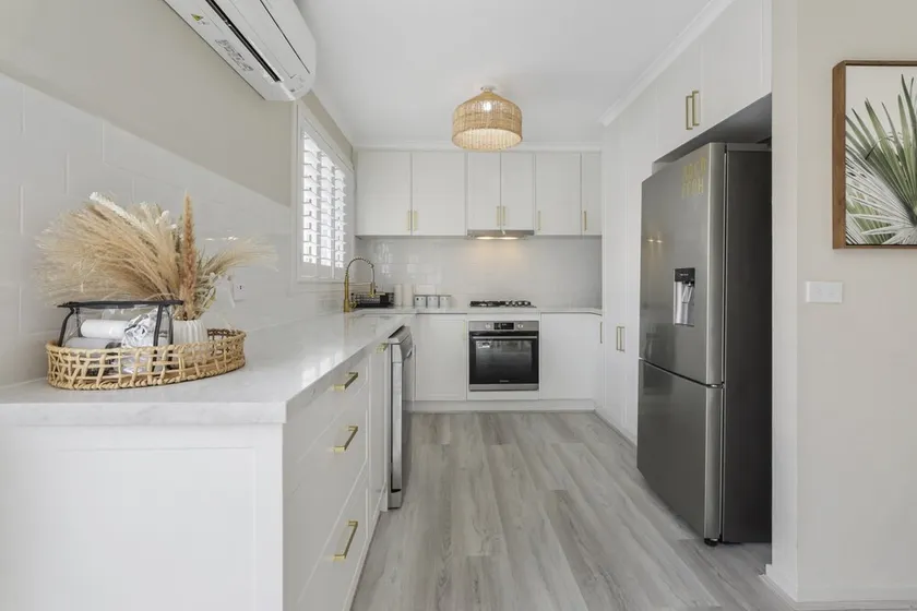 Spacious 3-Bed Home with Garden in Preston - Image 1