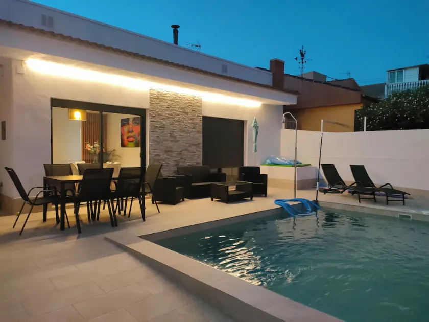 Independent villa with private pool, 5 min from the beach! - Image 1
