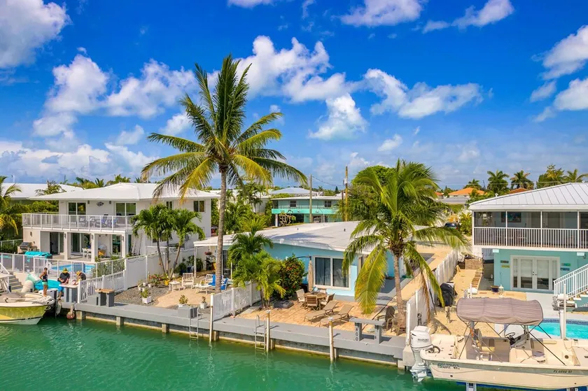 2 BED/2BATH OCEAN FRONT CANAL -- BRING YOUR BOAT OR RENT ONE! - Image 1