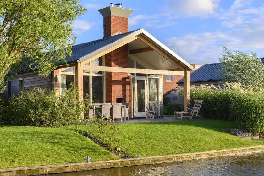 Stay in our energy-neutral Eneva 6 bungalow with private jetty. - Image 1