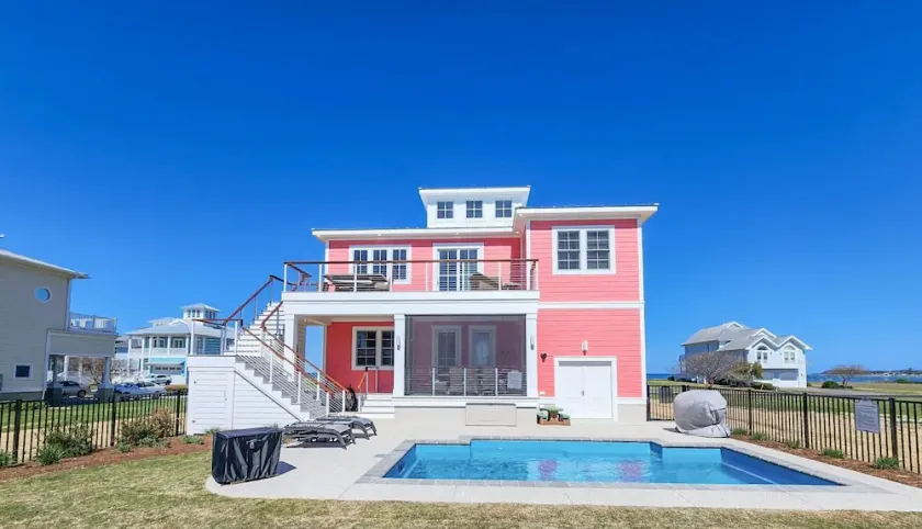 Gorgeous water views, a private swimming pool & easy access to private beach! - Image 1