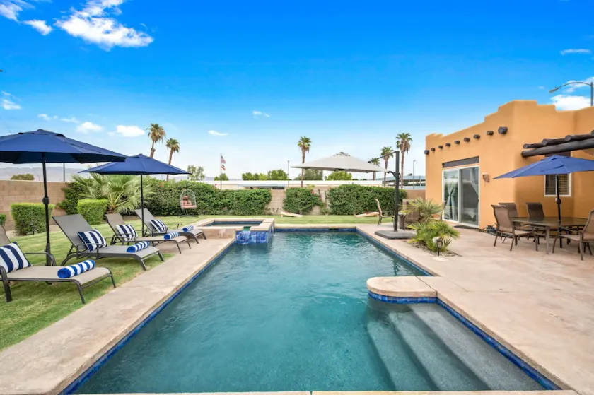Unique Bermuda Escape with Pool/Spa & King Size Bed! - Image 1