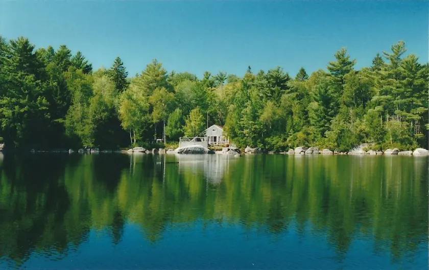 Private cottage on the lake - Image 1