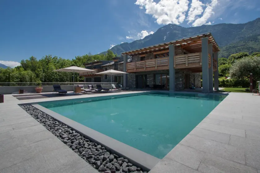 Porzione di villa con SPA, piscina riscaldata e vista sul Lago di Como - Image 1