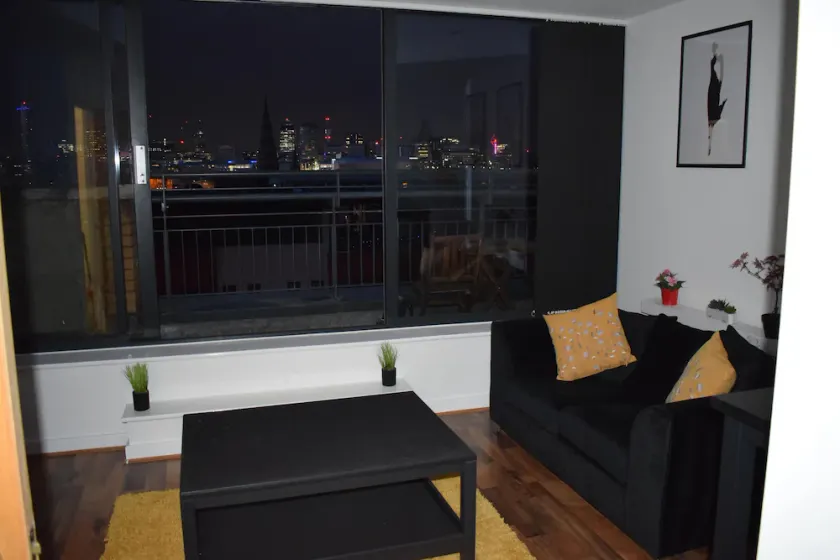 Penthouse 1-bed Apartment With Amazing Views - Image 1